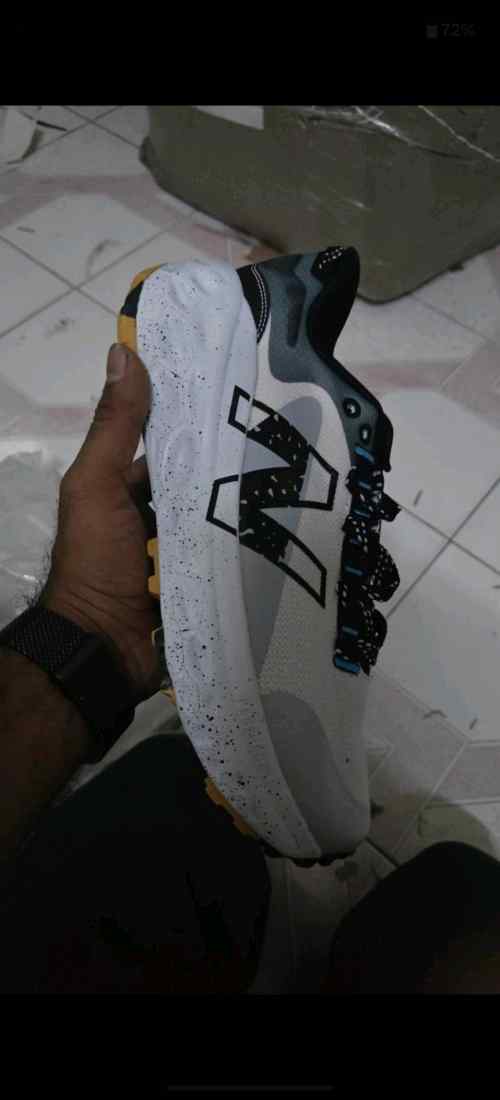 New Balanc e Fresh Foam X More Trail v2 White Grey