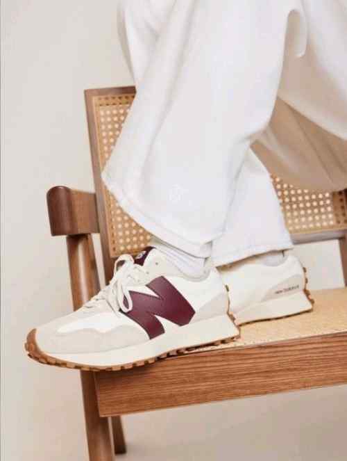 Neww Balance 327 Moonbeam Classic Burgundy for her