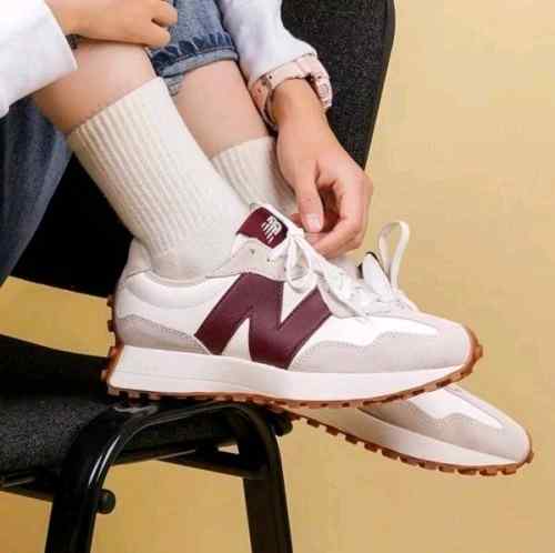 Neww Balance 327 Moonbeam Classic Burgundy for her