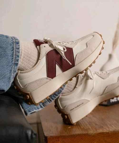 Neww Balance 327 Moonbeam Classic Burgundy for her