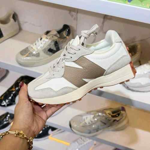 New Balancee 327 Moonbeam Driftwood