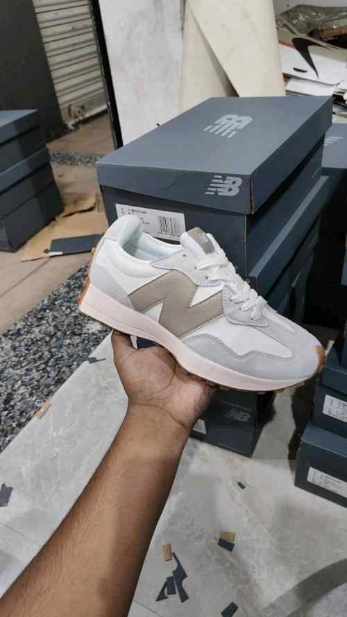 New Balancee 327 Moonbeam Driftwood