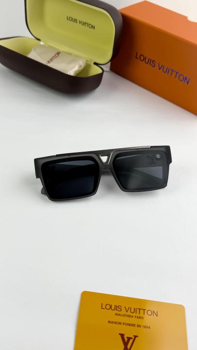 Loius vutton grey black 1984