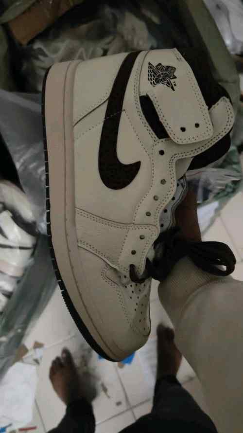 NIKEE AIR JORDAN 1 RETRO HIGH OG A MA MANIERE SEMI UA