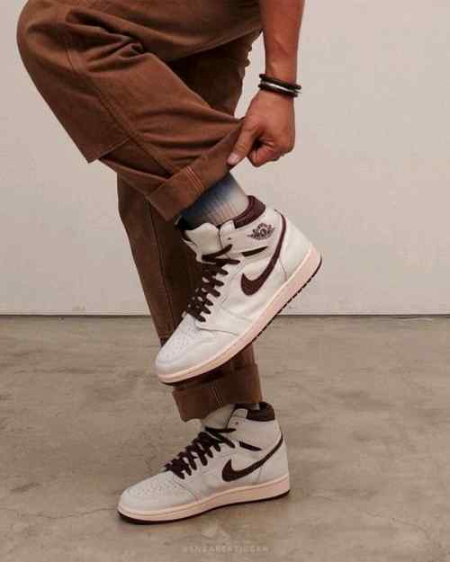 NIKEE AIR JORDAN 1 RETRO HIGH OG A MA MANIERE SEMI UA