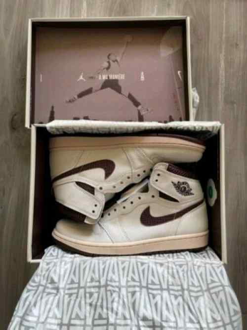 NIKEE AIR JORDAN 1 RETRO HIGH OG A MA MANIERE SEMI UA
