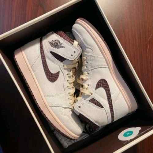 NIKEE AIR JORDAN 1 RETRO HIGH OG A MA MANIERE SEMI UA