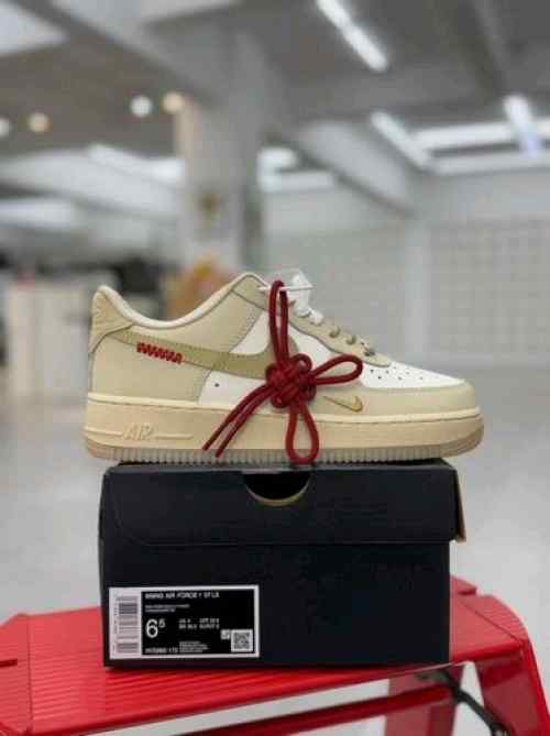nikee airforce 1 low year of the snake for her