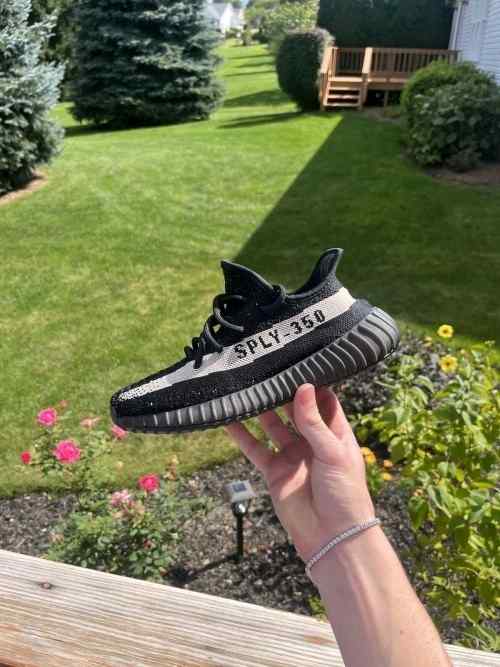 ADIDAsS YEEZY 350 V2 Black White Oreo SEMI UA With OG ACCESSORIES