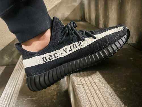 ADIDAsS YEEZY 350 V2 Black White Oreo SEMI UA With OG ACCESSORIES