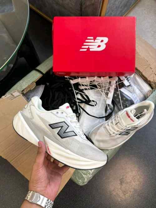 Neww balance v5 fuel cell rebel white