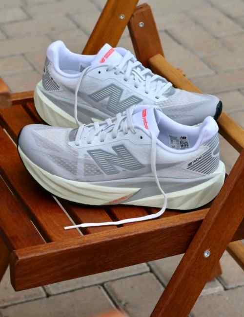 Neww balance v5 fuel cell rebel white