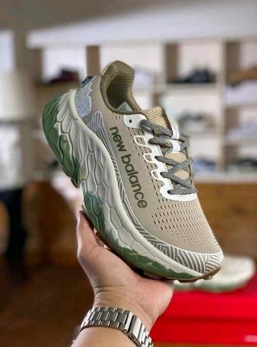 New Balancee Fresh Foam x Trail More V3 Beige