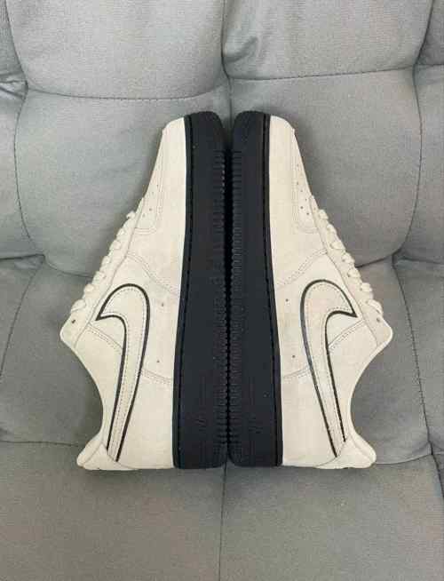 Nikee Airforce 1 07 LV 8 low light khaki