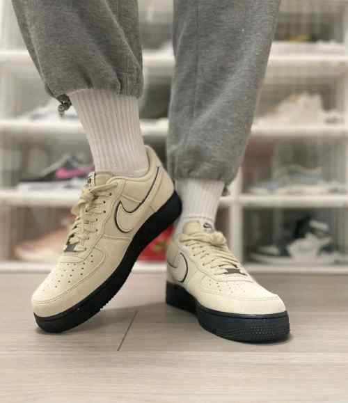 Nikee Airforce 1 07 LV 8 low light khaki