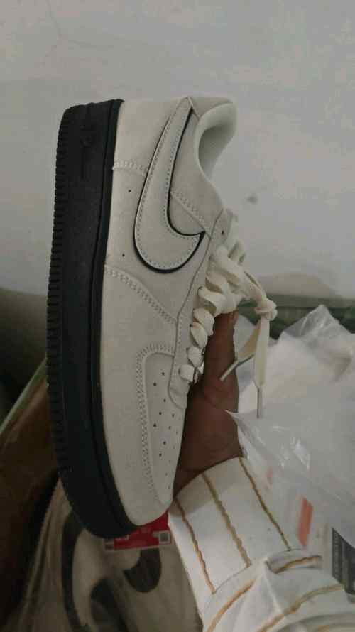 Nikee Airforce 1 07 LV 8 low light khaki