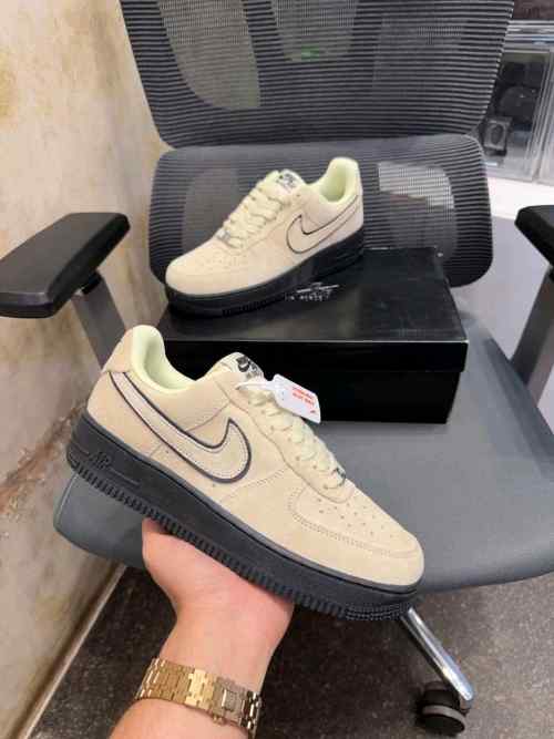 Nikee Airforce 1 07 LV 8 low light khaki