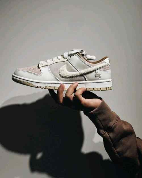 nikee sb dunk low year of the rabbit for her