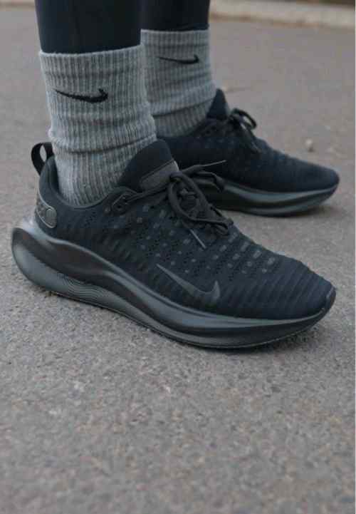 Nikee zoom React X Infinity Run 4 all Black