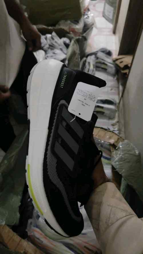 adidass ultraboost 23 black light