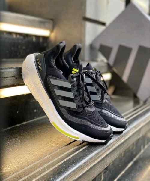adidass ultraboost 23 black light