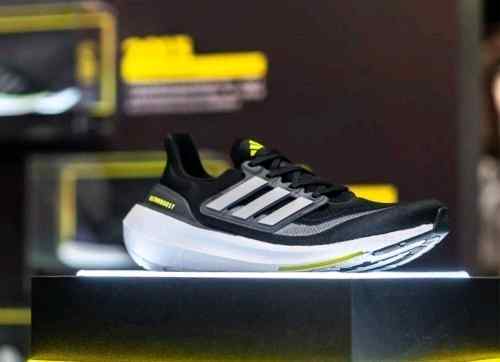 adidass ultraboost 23 black light
