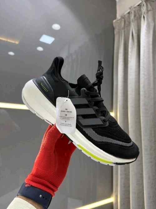 adidass ultraboost 23 black light