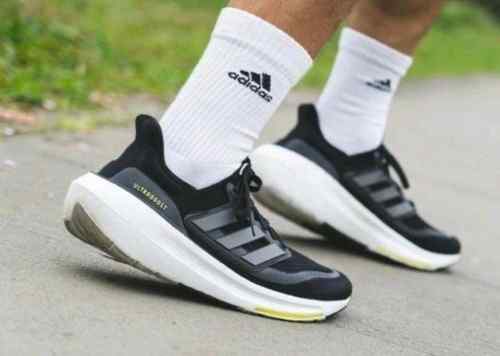adidass ultraboost 23 black light
