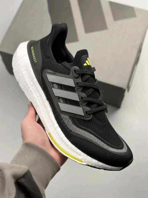 adidass ultraboost 23 black light