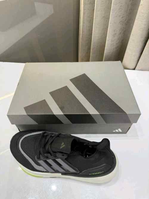 adidass ultraboost 23 black light
