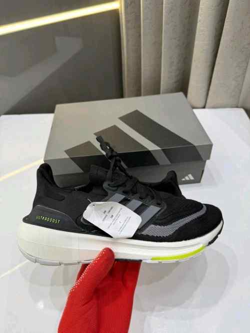 adidass ultraboost 23 black light