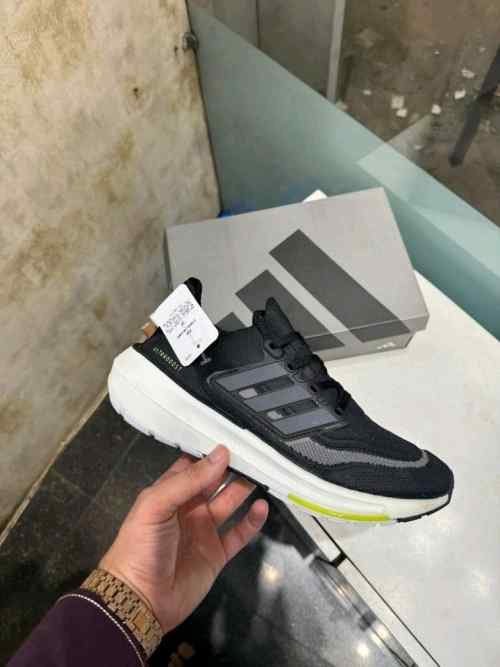 adidass ultraboost 23 black light