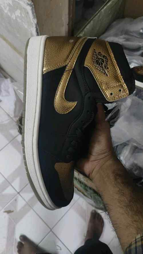 nikee air jordan 1 retro high og BLACK GOLD