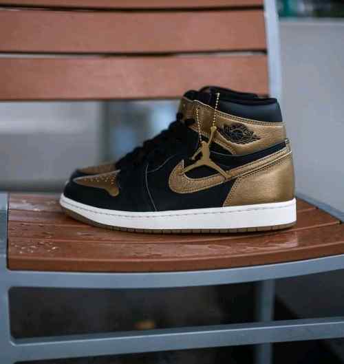 nikee air jordan 1 retro high og BLACK GOLD