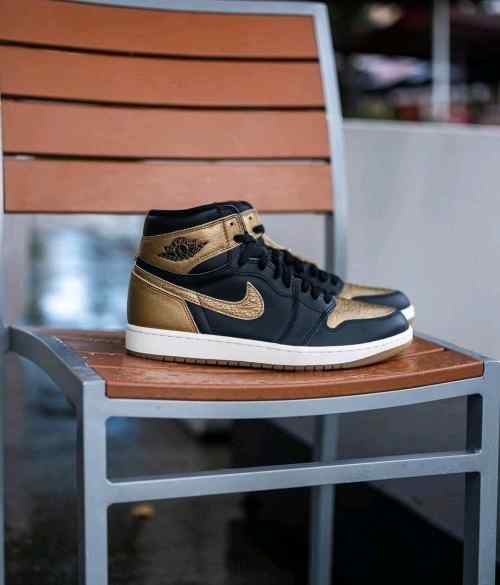 nikee air jordan 1 retro high og BLACK GOLD
