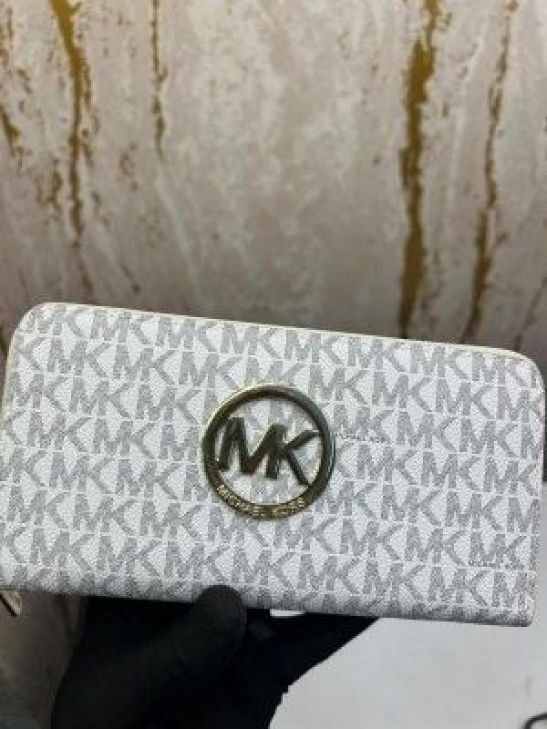 MICHAEL KOR_S PREMIUM LONG WALLET WITH OG BOX 60017 ( WHITE )