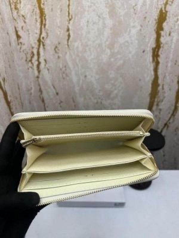 MICHAEL KOR_S PREMIUM LONG WALLET WITH OG BOX 60017 ( WHITE )