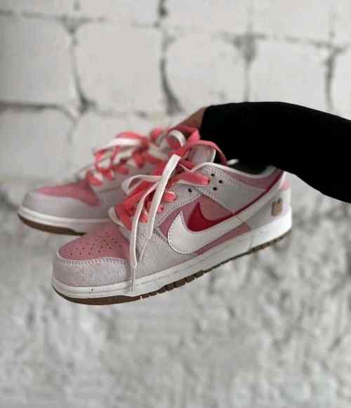 nikee sb dunk low 85 double swoosh pink rabbit for her