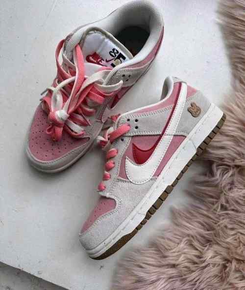 nikee sb dunk low 85 double swoosh pink rabbit for her