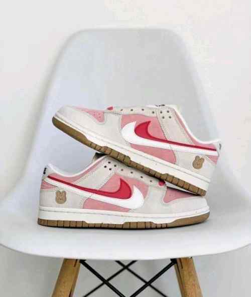 nikee sb dunk low 85 double swoosh pink rabbit for her
