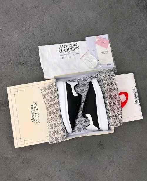 Alexandar McQueen Premium Blackwhite
