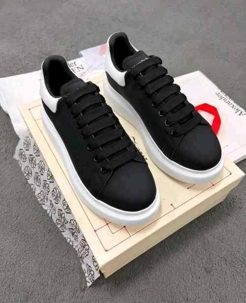 Alexandar McQueen Premium Blackwhite
