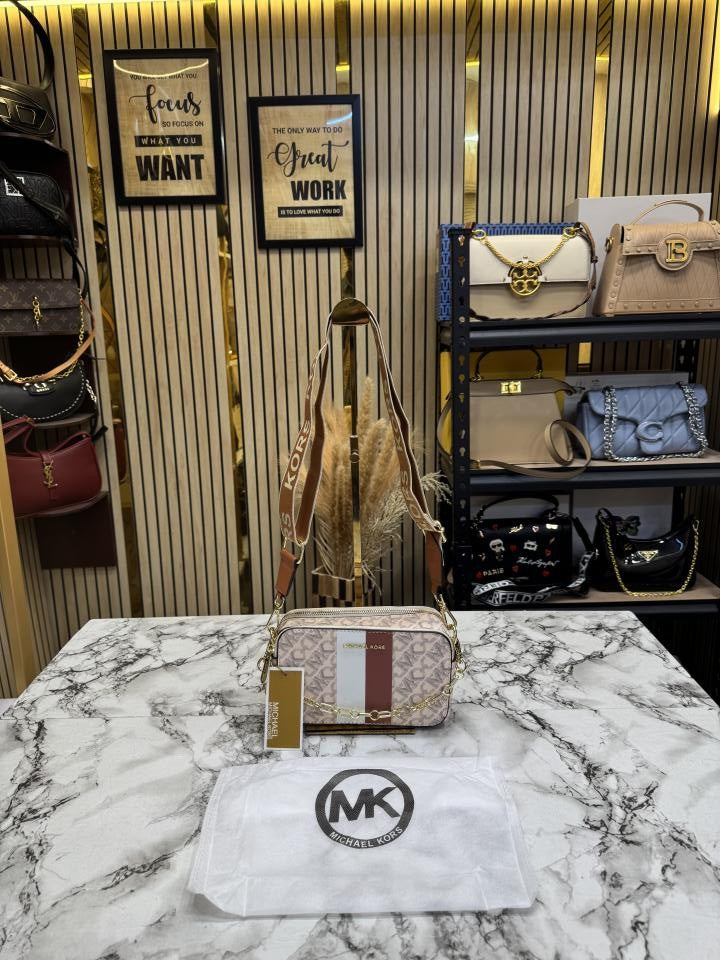 Michael_Kors Jet Set Signature Empire Shoulder Bag With Dust Bag (Beige)