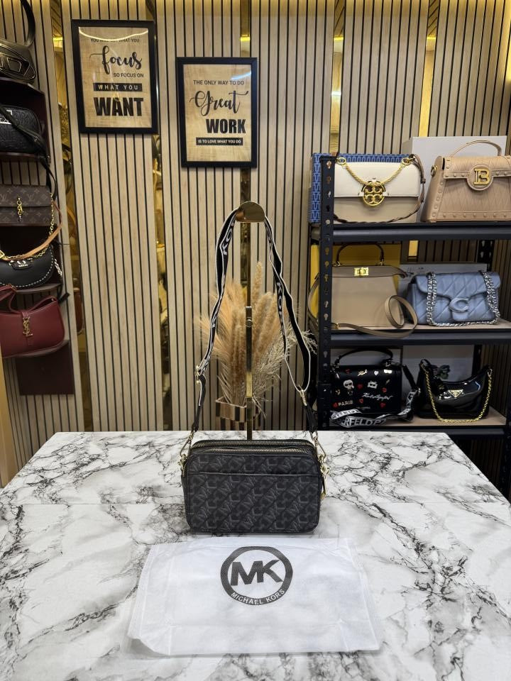 Michael_Kors Jet Set Signature Empire Shoulder Bag With Dust Bag (Black)