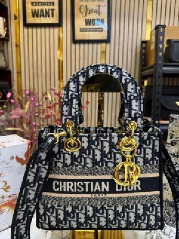 Dior_Lady_Oblique_With_Box_Dustbag_And_CarryBag_(Black-78806)