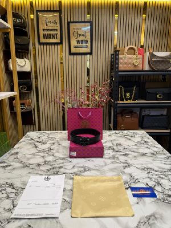 Tory Burc_h Black Leather Belt with Signature Logo Buckle Includes box dust bag and carry bag (19-2)
