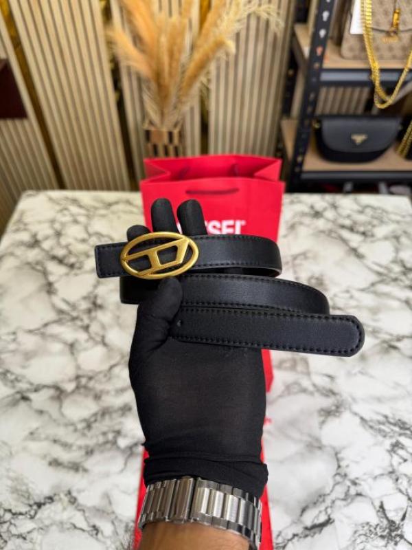 Diese_l Premium Quality Initials Buckle With Box And Dust Bag Including Carry Bag (31-4)