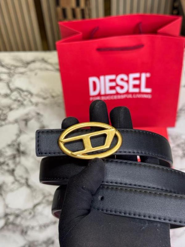 Diese_l Premium Quality Initials Buckle With Box And Dust Bag Including Carry Bag (31-4)