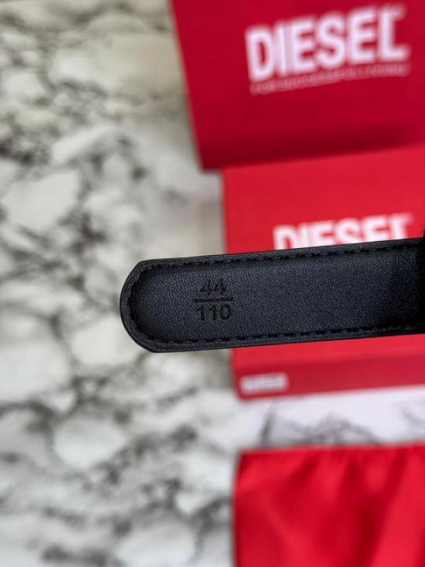 Diese_l Premium Quality Initials Buckle With Box And Dust Bag Including Carry Bag (31-4)