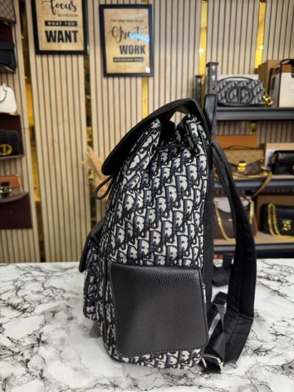Christian_Dior_Saddle_Oblique_BackPack_With_Dust_Bag_(White-Black)